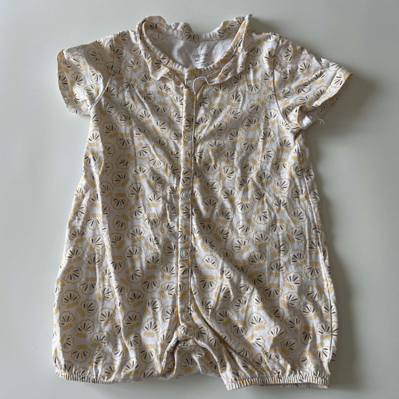 Okaidi 71 cm - Kruippak met korte broek 'schelp'